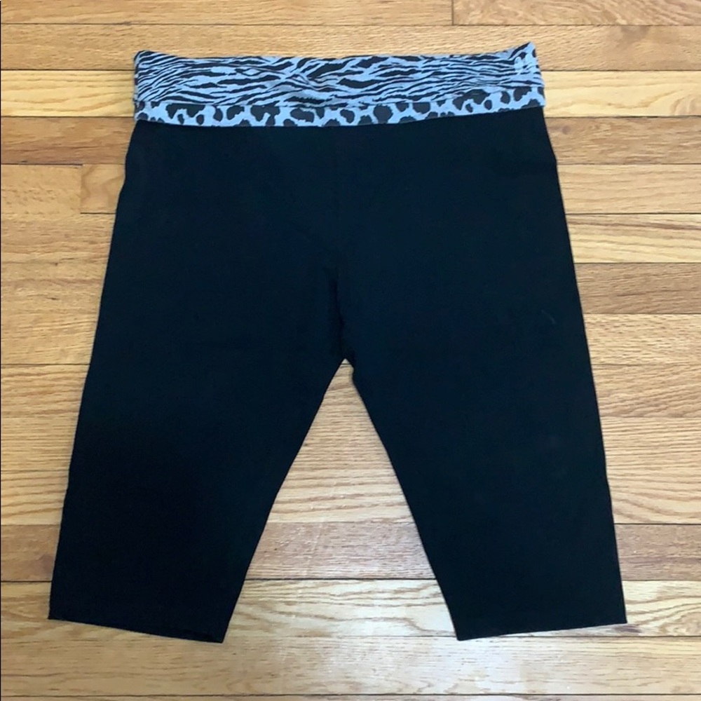 Victoria’s Secret crop yoga pants